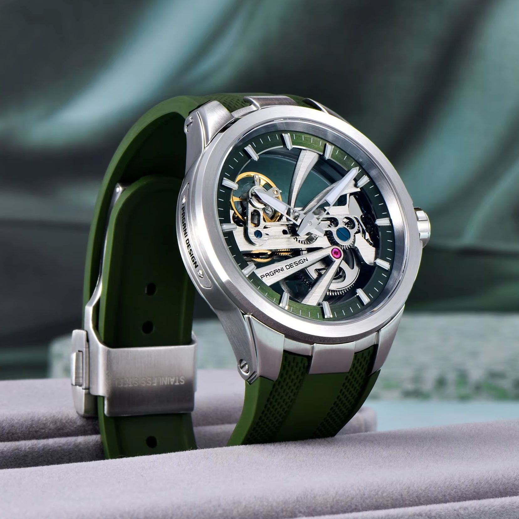 Yeşil İskelet PAGANI DESIGN PD - Rubber Strap Diver incelemesi ve fiyatı